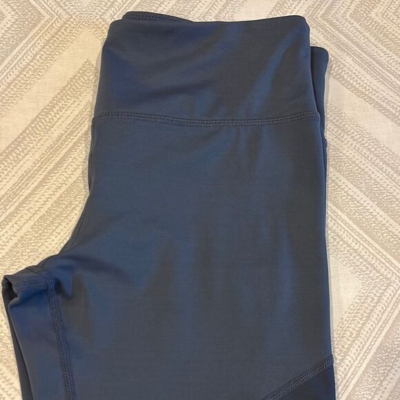 Lilybod Blue-Gray Leggings with Mesh Detail - Size L - Picture 3 of 6